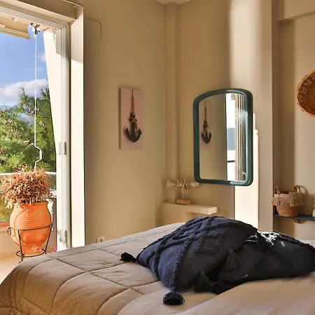 Appartement House In Itea-delphi *