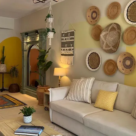 House In Itea-delphi Daire *