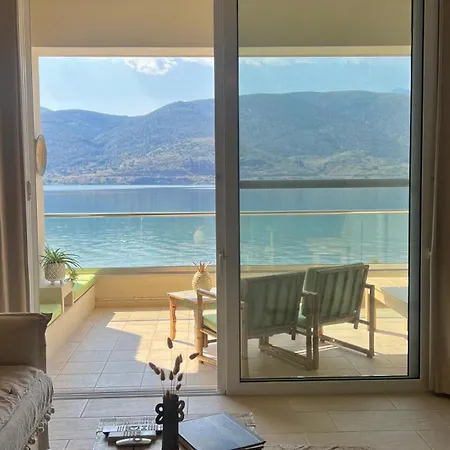 House In Itea-delphi Daire Itea